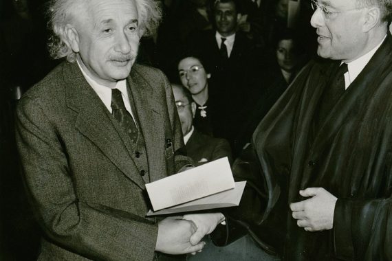 albert-einstein-1165218_960_720